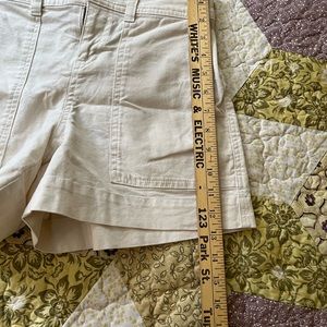 Ladies shorts. A new day brand. Worn a few times. Great condition.